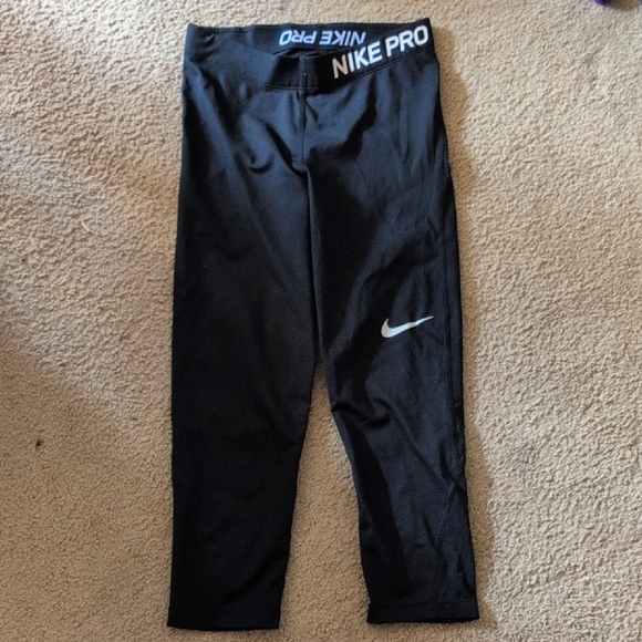 Nike Pro Black Capri Athletic Workout Leggings Size Small - Picture 1 of 5